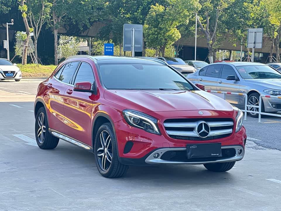 Mercedes-Benz GLA Mercedes-Benz GLA