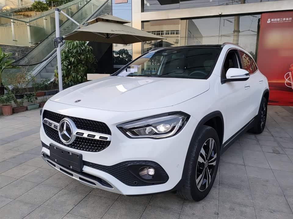 Mercedes-Benz GLA Mercedes-Benz GLA