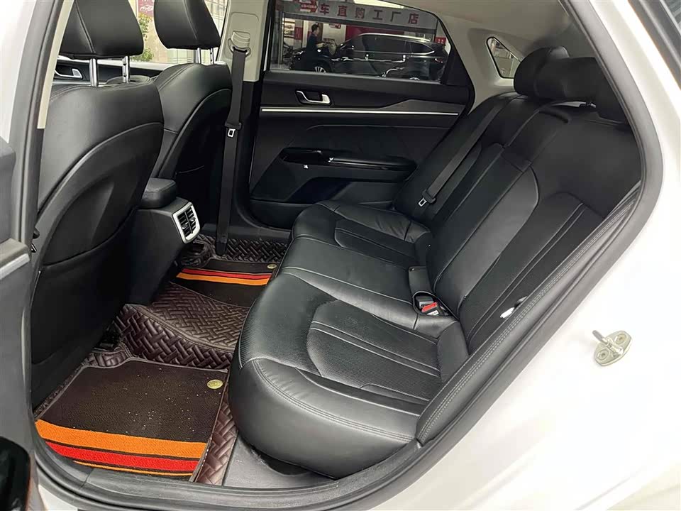 Kia K5 Kia K5