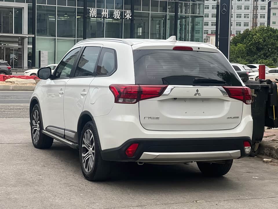 Mitsubishi Outlander