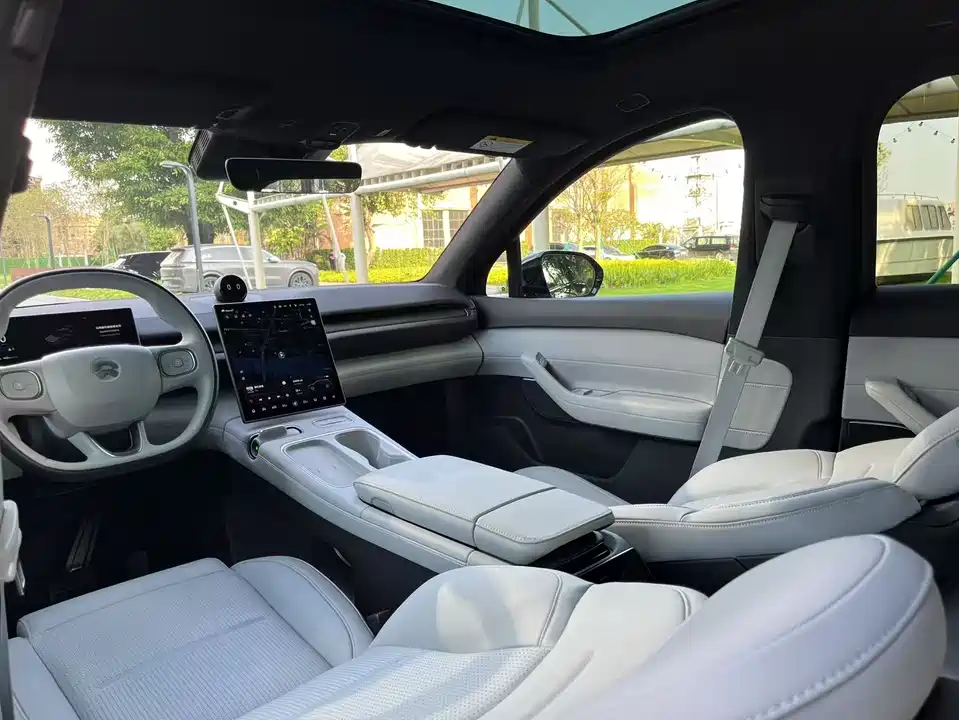 NIO ES6