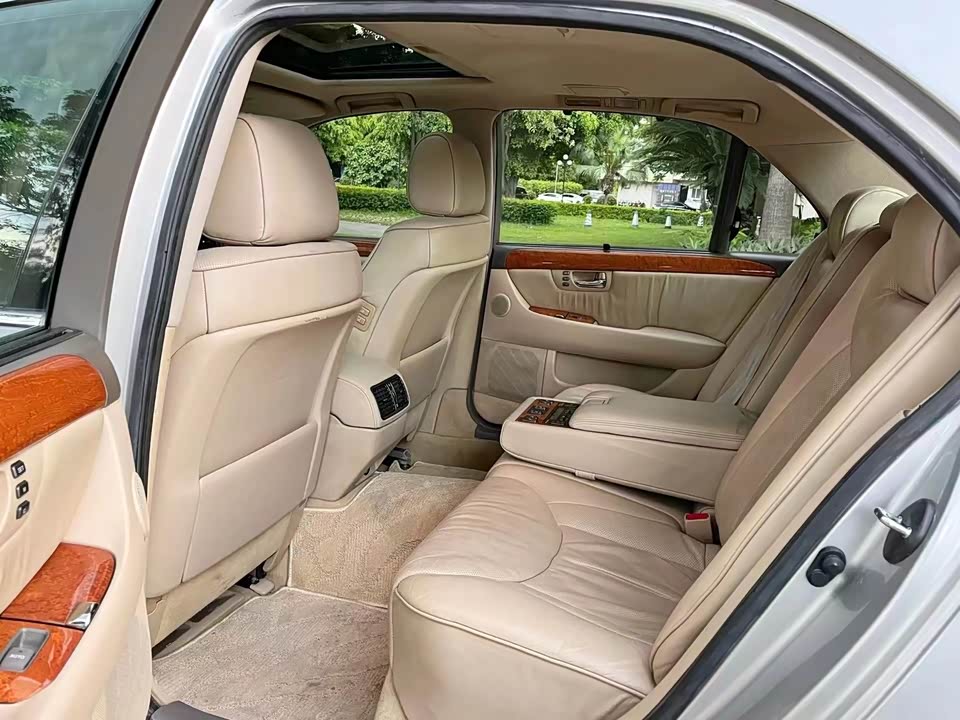 Lexus LS