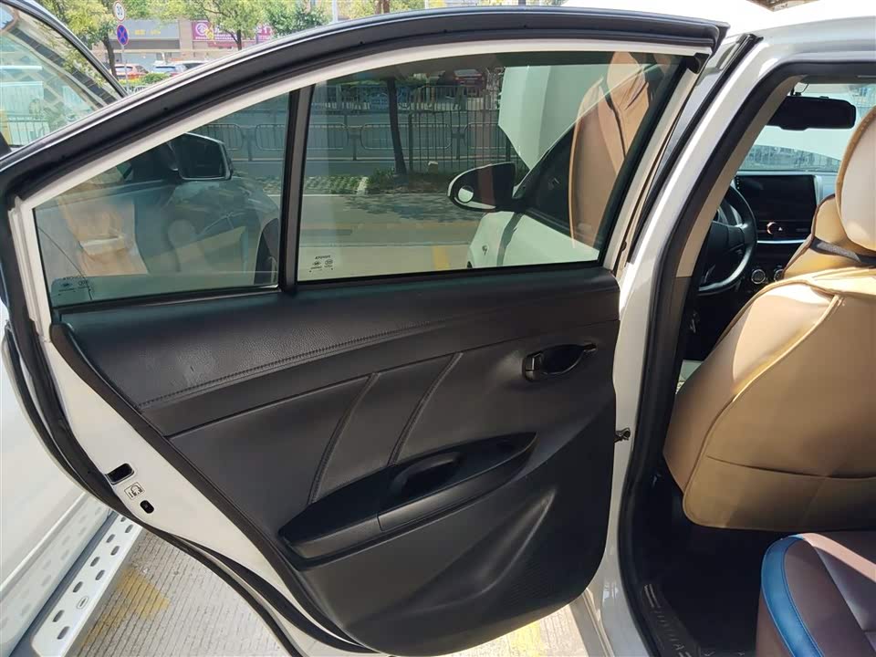 Toyota YARiS L to enjoy Toyota YARiS L to enjoy