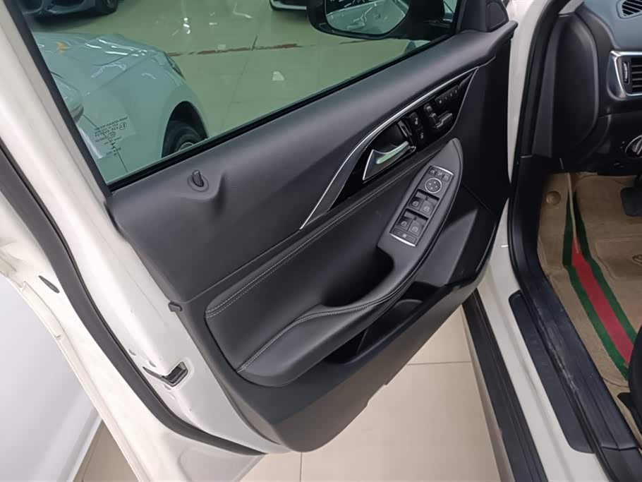Infiniti QX30
