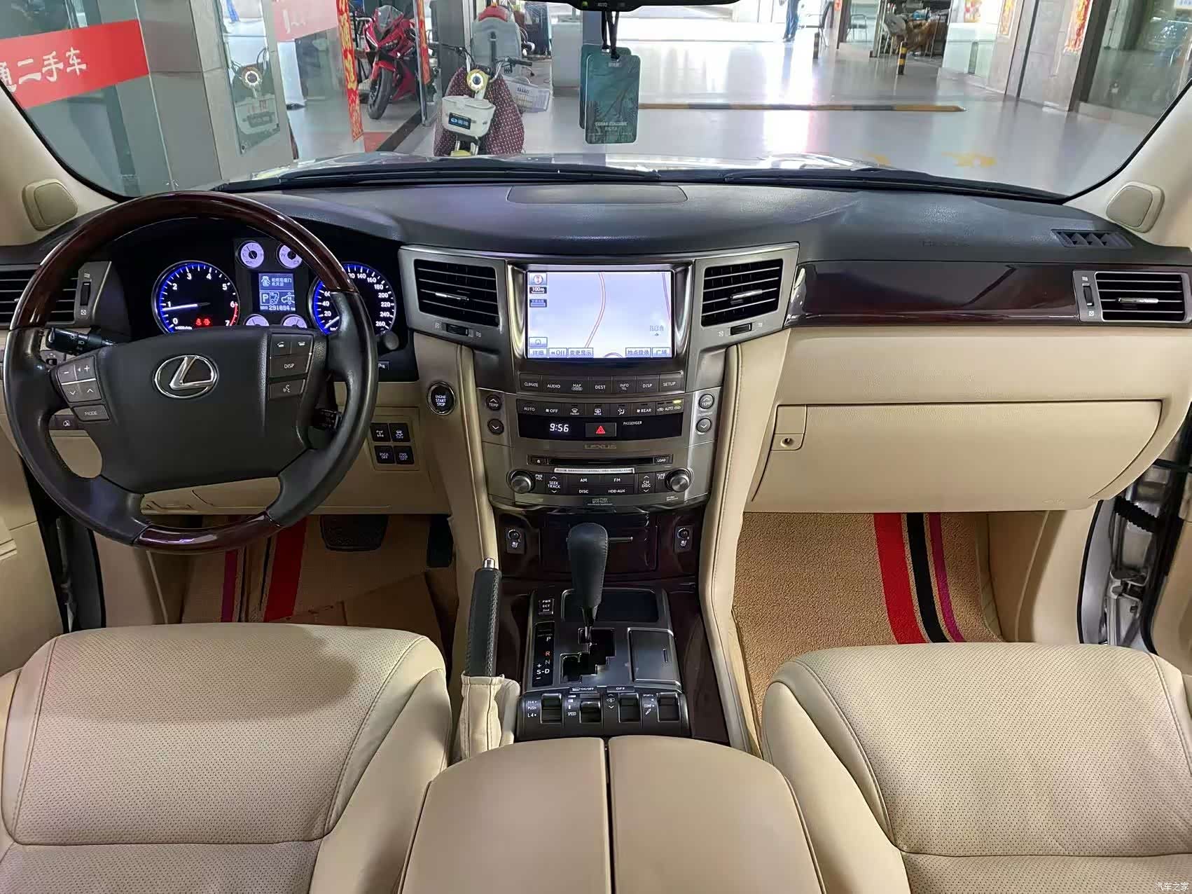 Lexus LX, 2010 9