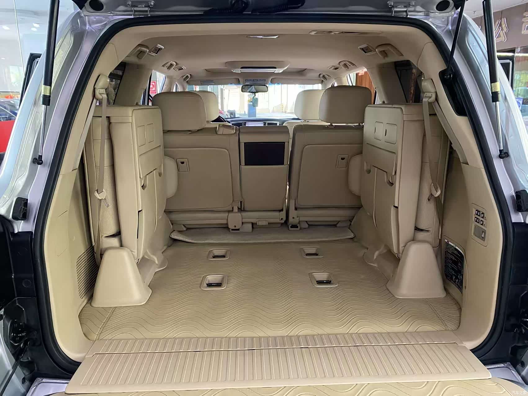 Lexus LX, 2010 15