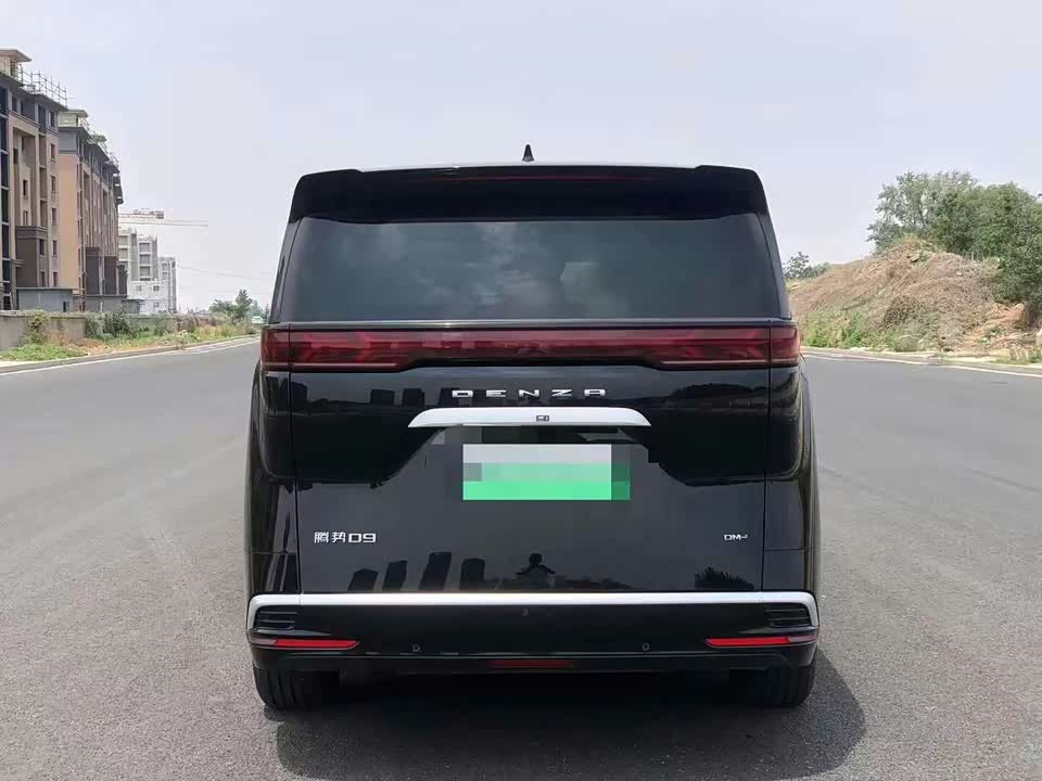 Denza D9 Denza D9