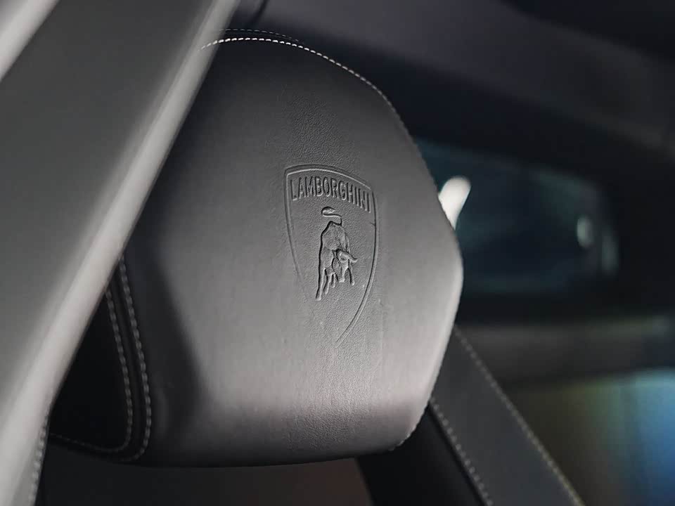 Lamborghini Aventador