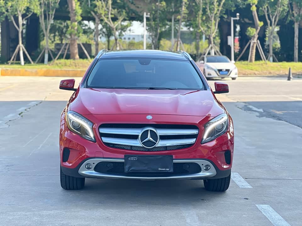 Mercedes-Benz GLA Mercedes-Benz GLA
