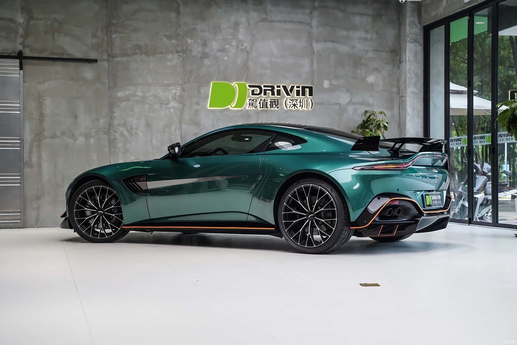 Aston Martin Vantage, 2022 2
