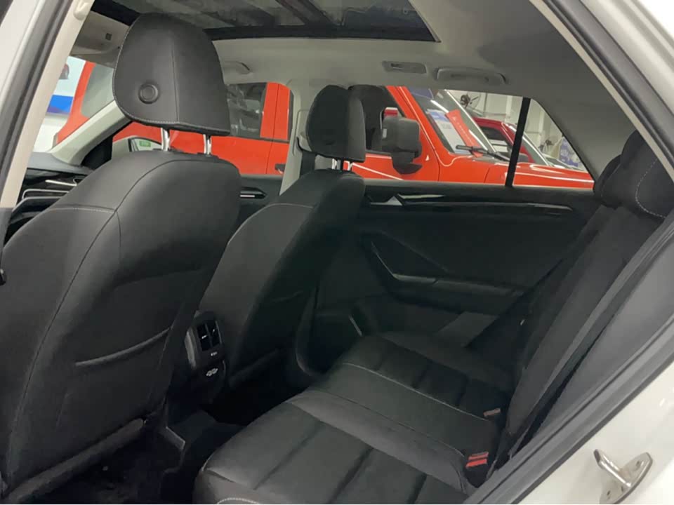 Volkswagen T-ROC exploring Songs