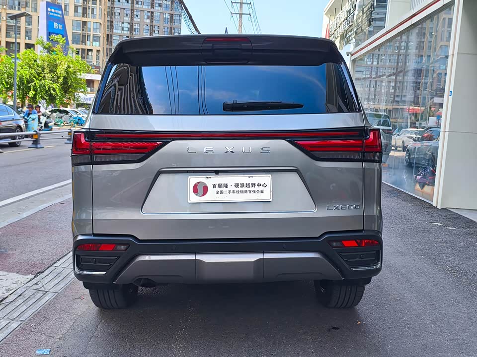 Lexus LX