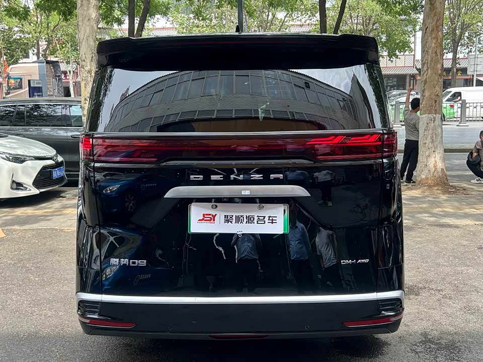 Denza D9 Denza D9