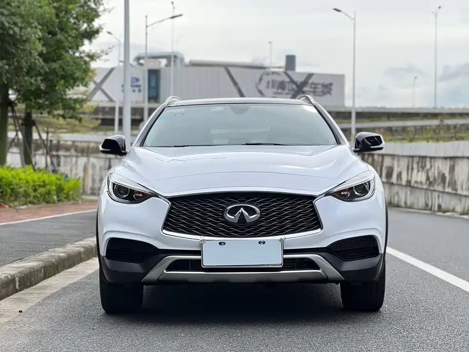 Infiniti QX30