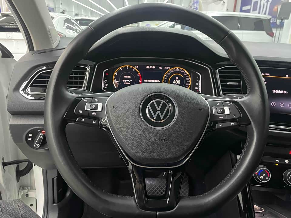 Volkswagen T-ROC exploring Songs