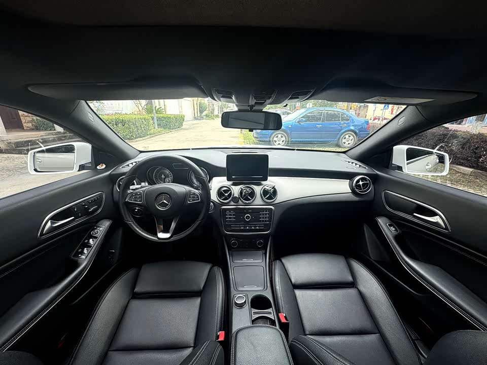 Mercedes-Benz CLA