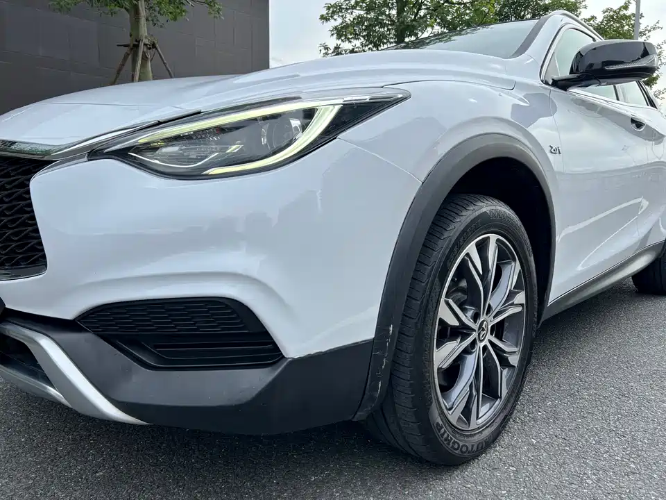 Infiniti QX30