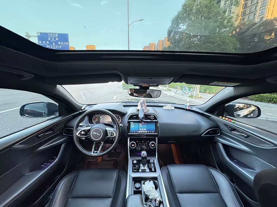 Jaguar XEL Jaguar XEL