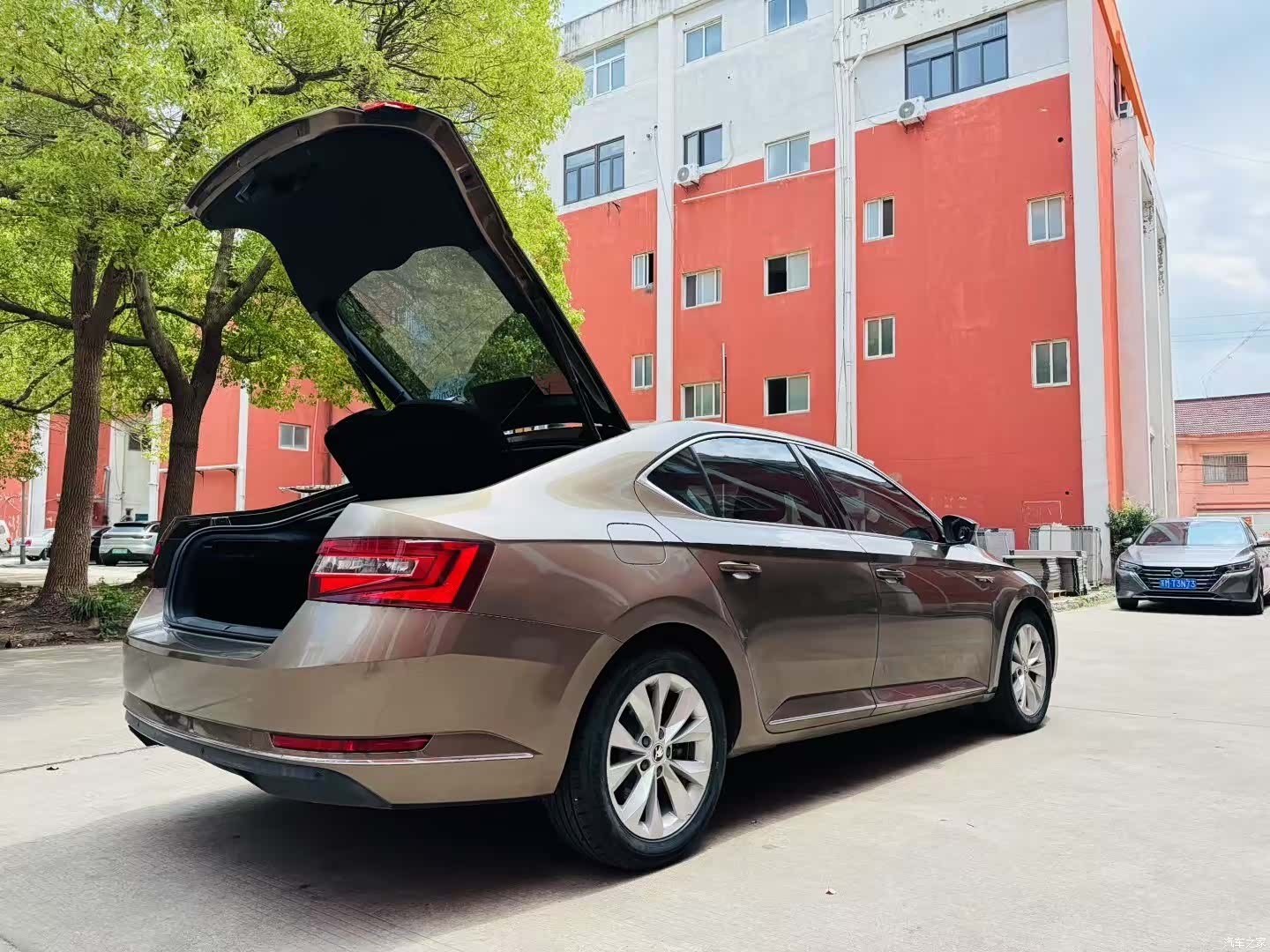 Skoda Superb, 2018 6