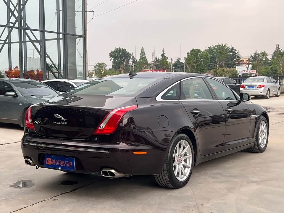 Jaguar XJ Jaguar XJ