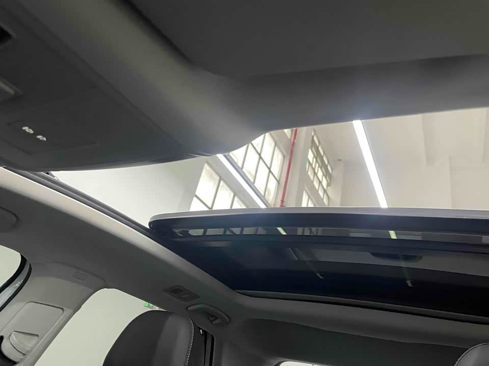 Volkswagen T-ROC exploring Songs