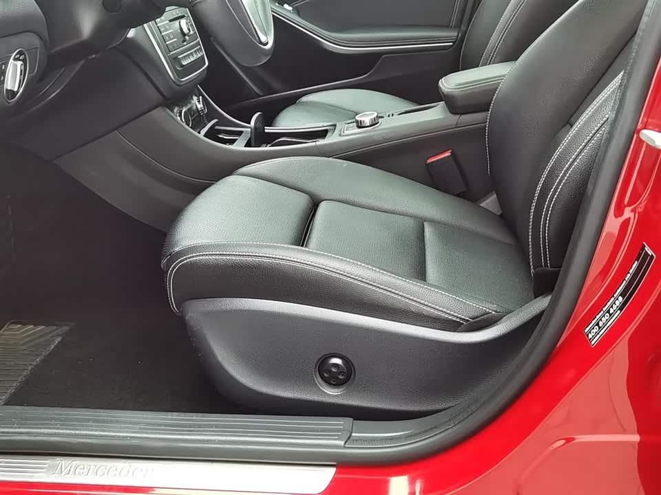 Mercedes-Benz GLA Mercedes-Benz GLA