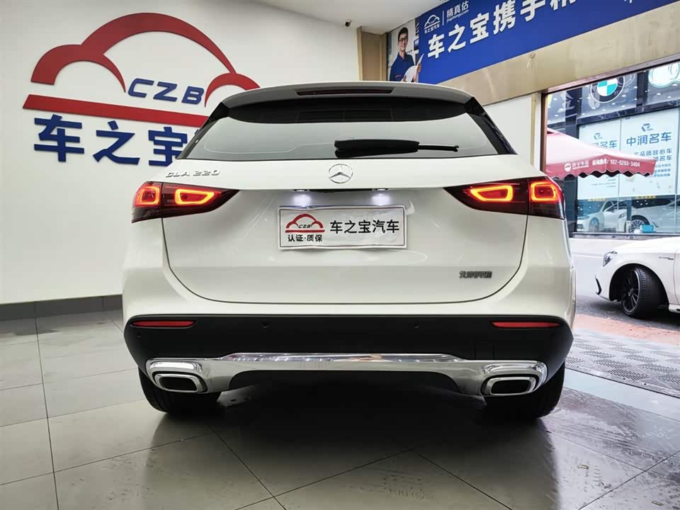 Mercedes-Benz GLA Mercedes-Benz GLA