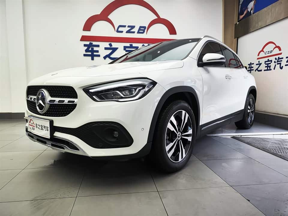 Mercedes-Benz GLA Mercedes-Benz GLA