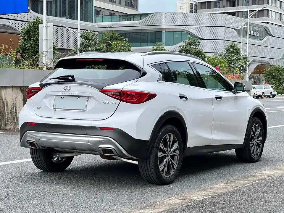 Infiniti QX30