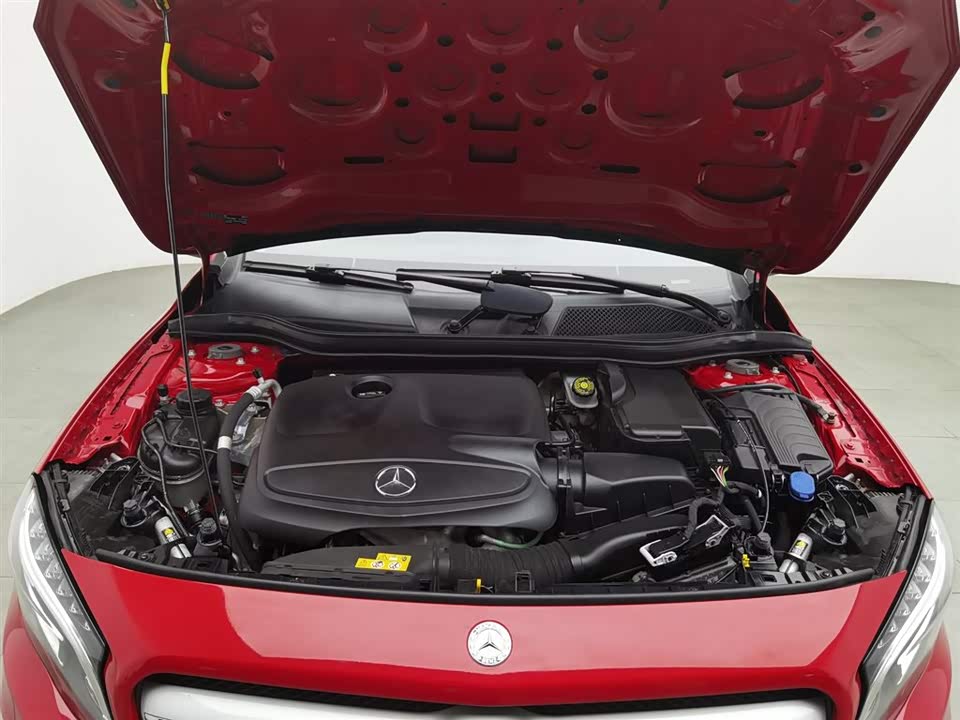 Mercedes-Benz GLA Mercedes-Benz GLA