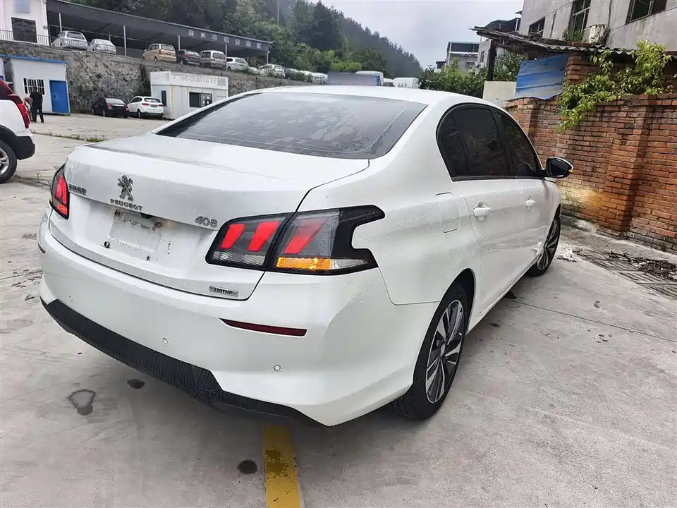 Peugeot 408