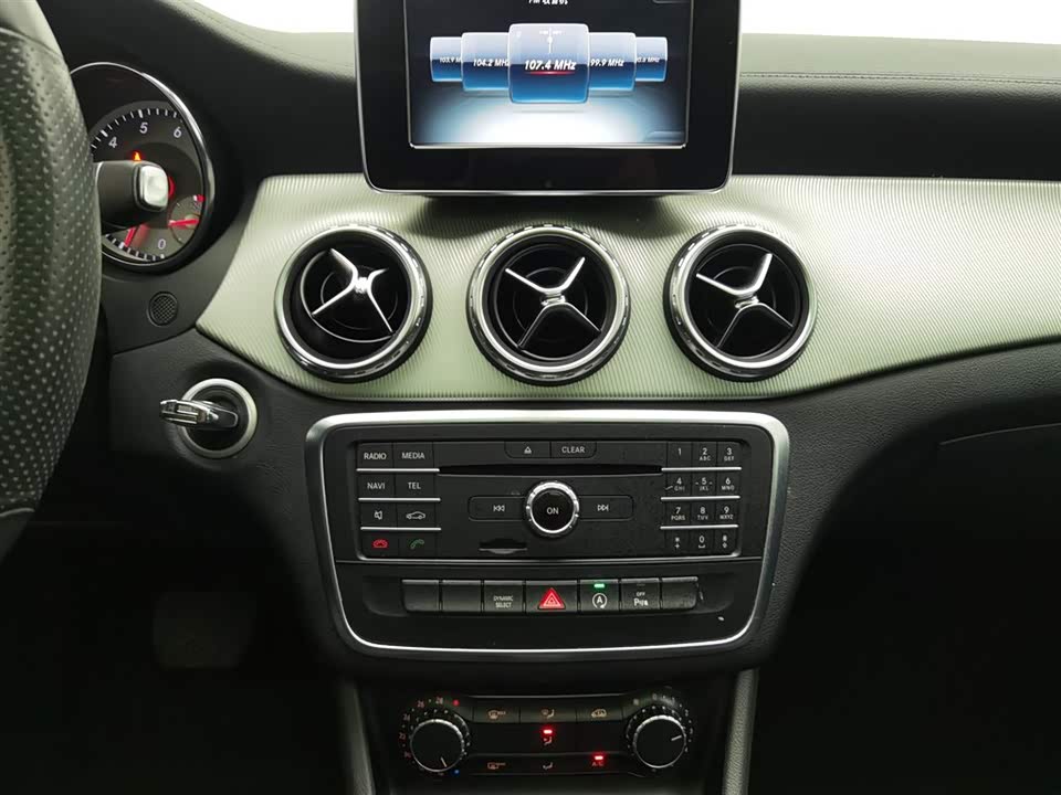 Mercedes-Benz GLA Mercedes-Benz GLA