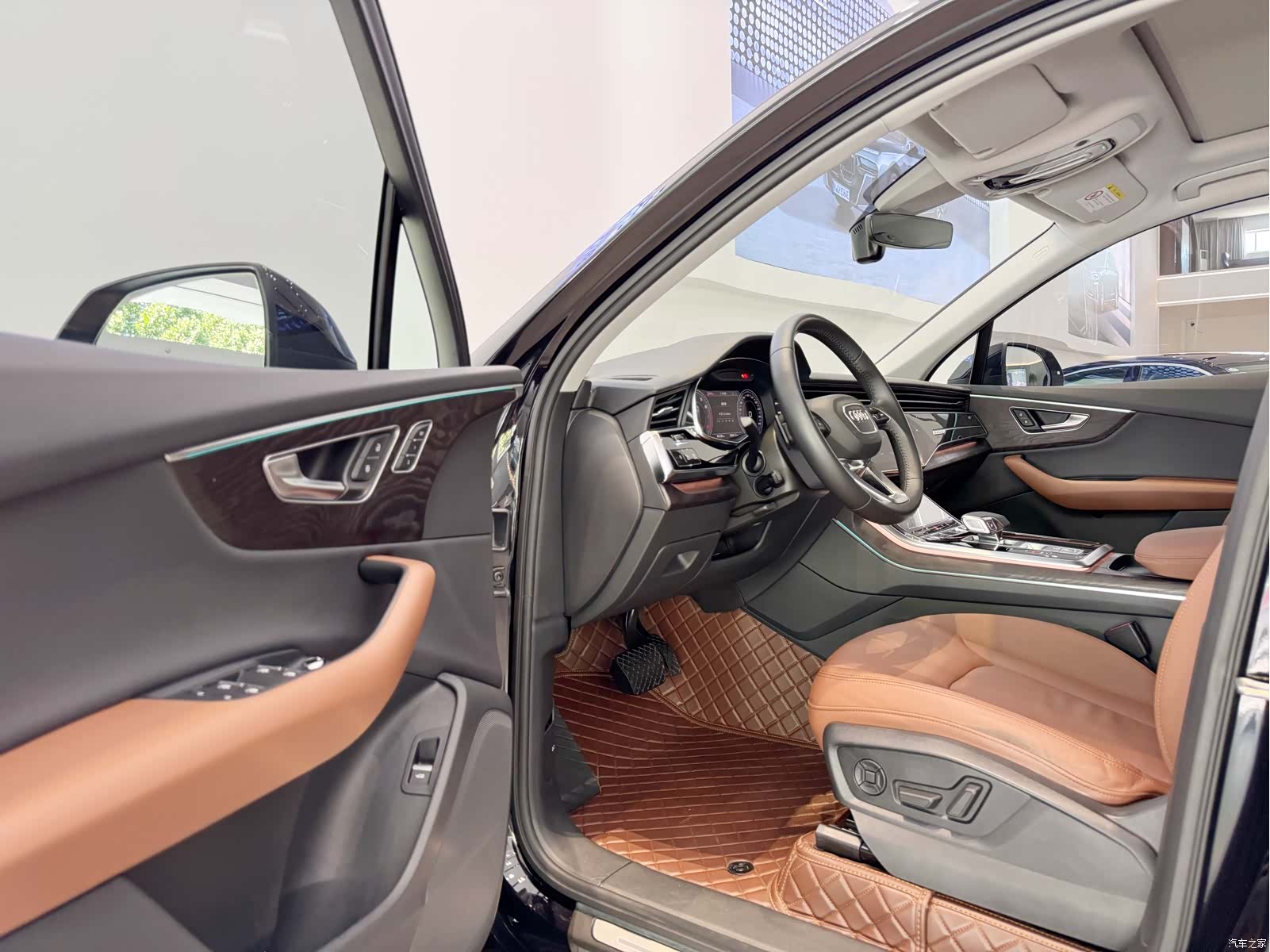 Audi Q7, 2020 все фото