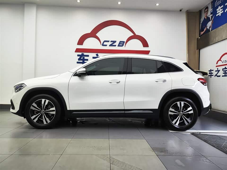 Mercedes-Benz GLA Mercedes-Benz GLA