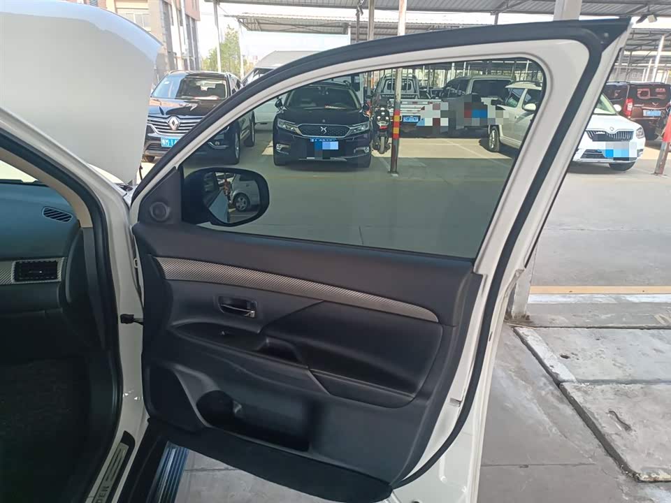 Mitsubishi Outlander Mitsubishi Outlander