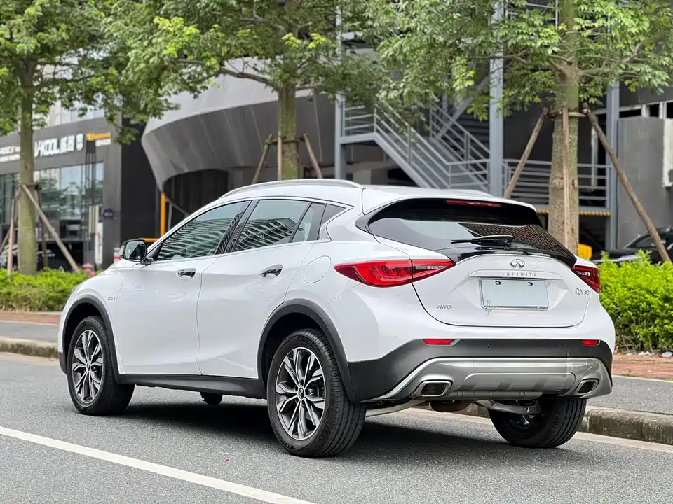 Infiniti QX30