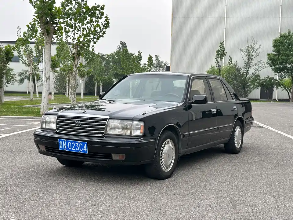 Toyota crown