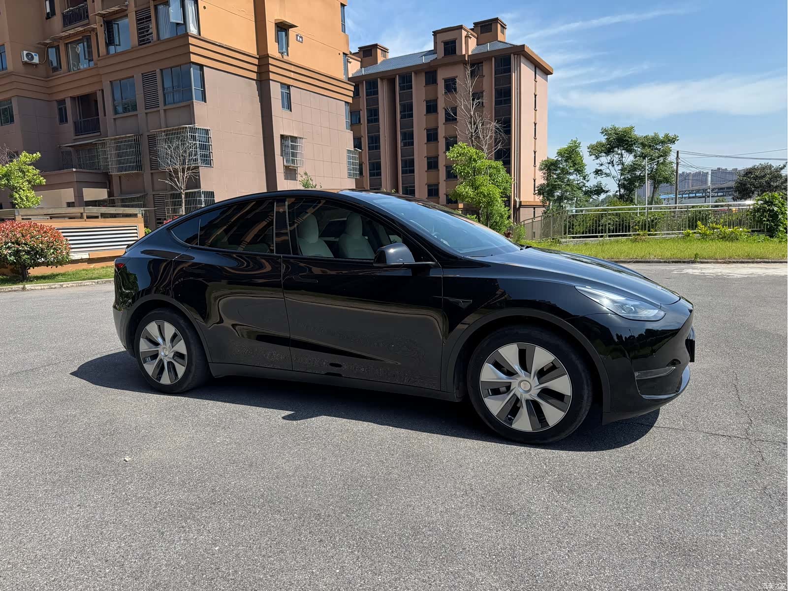 Tesla Model Y, 2021 3