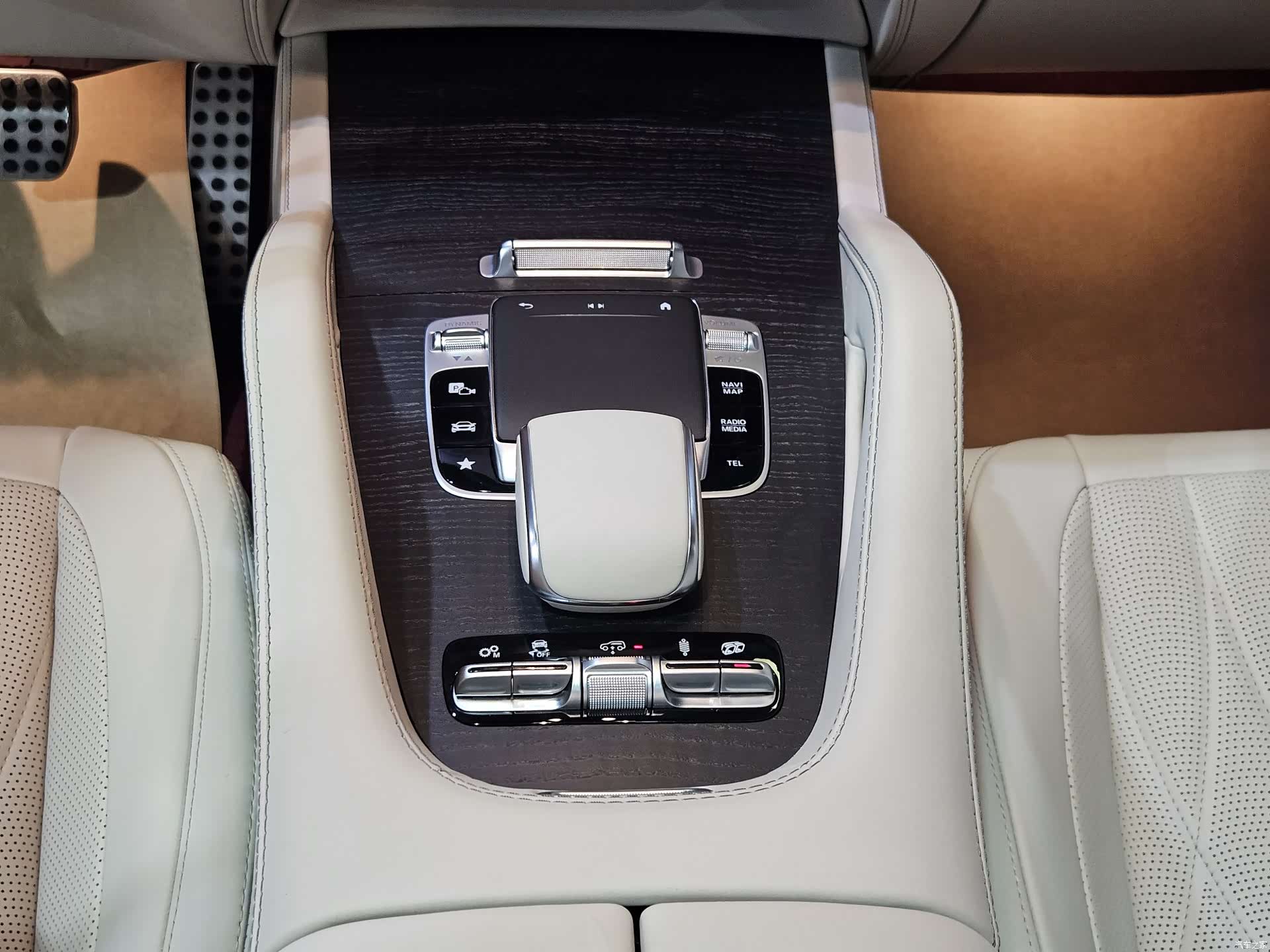 Mercedes-Benz GLS, 2024 18