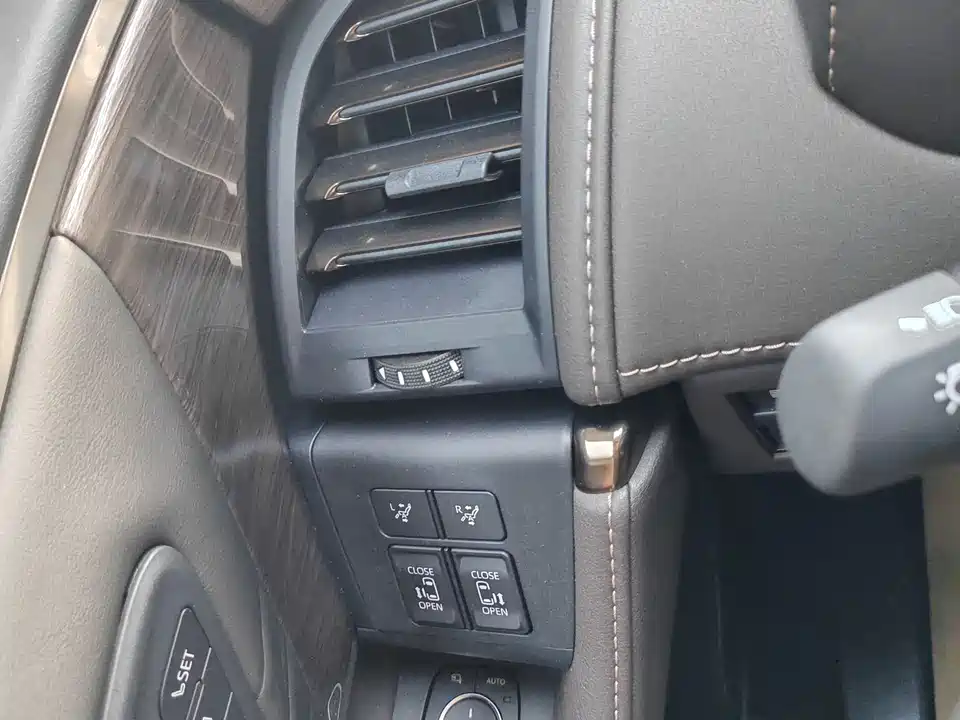Toyota Elfa