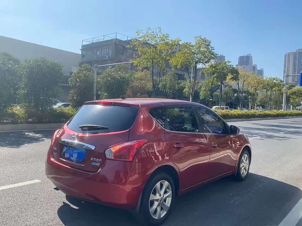 Nissan TIIDA Nissan TIIDA