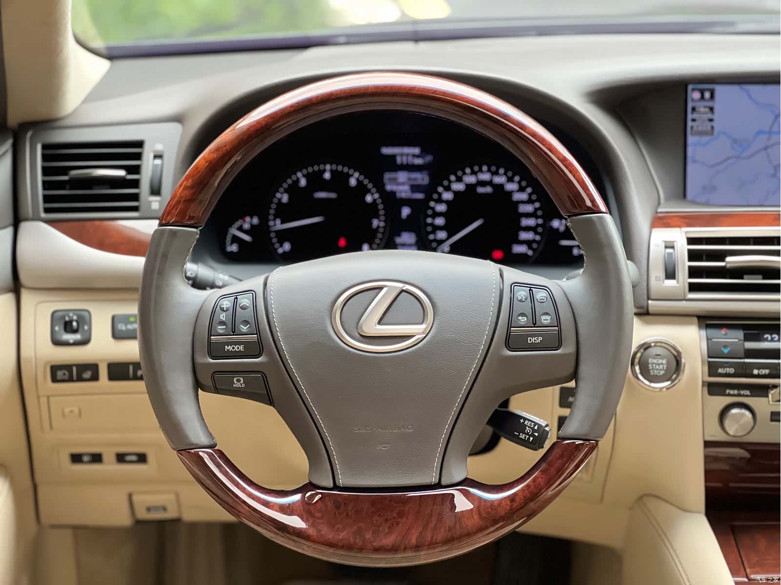 Lexus LS, 2015 12
