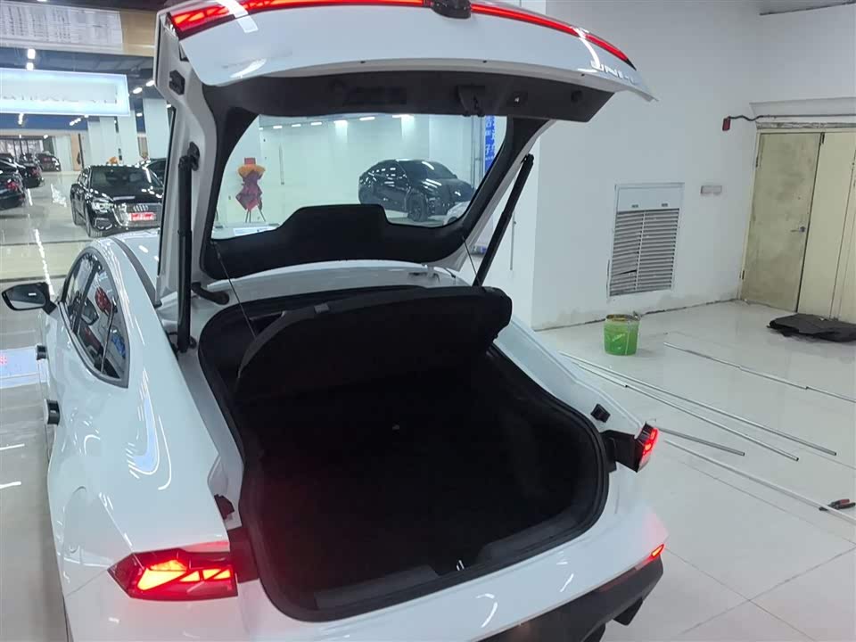 Changan UNI-V Smart iDD Changan UNI-V Smart iDD
