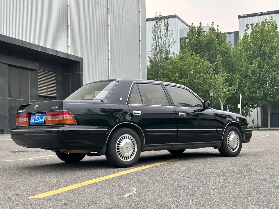 Toyota crown