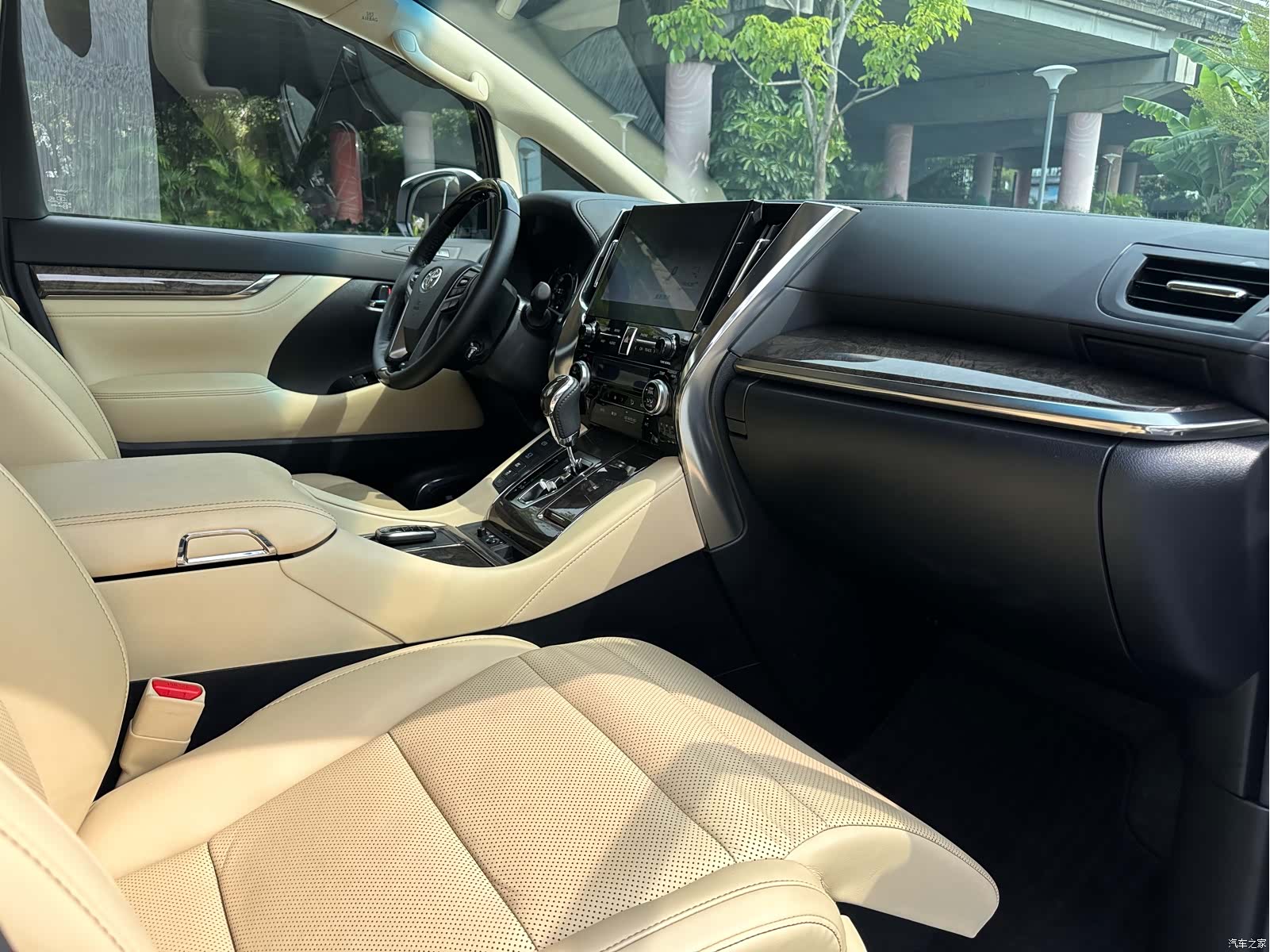 Toyota Alphard, 2021 11