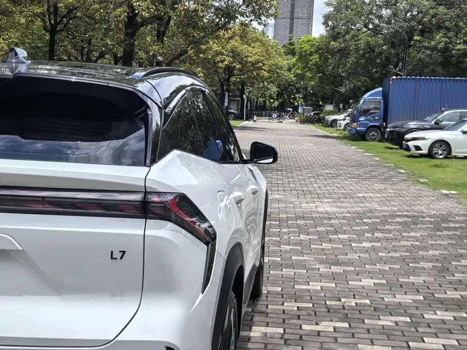 Geely Galaxy Galaxy L7