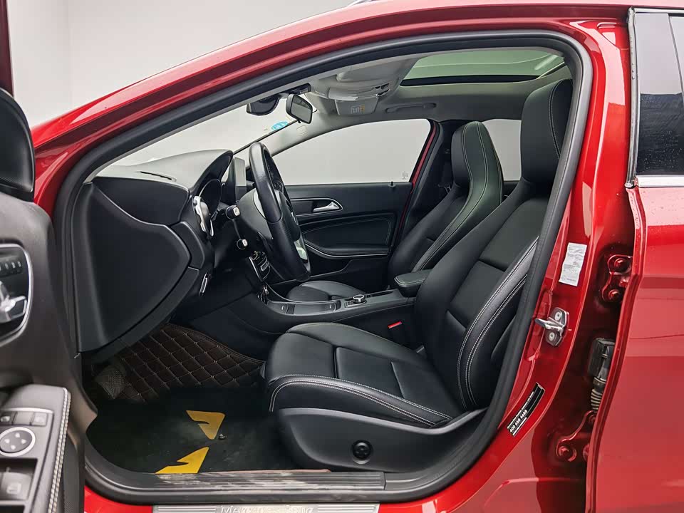 Mercedes-Benz GLA Mercedes-Benz GLA