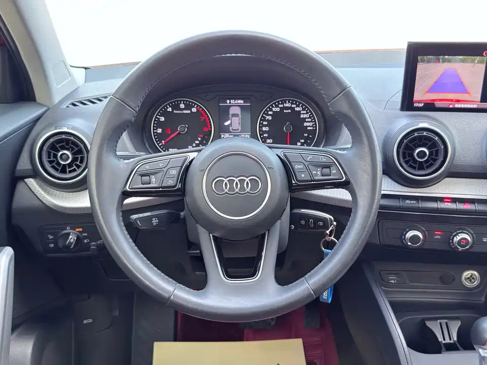 Audi Q2L