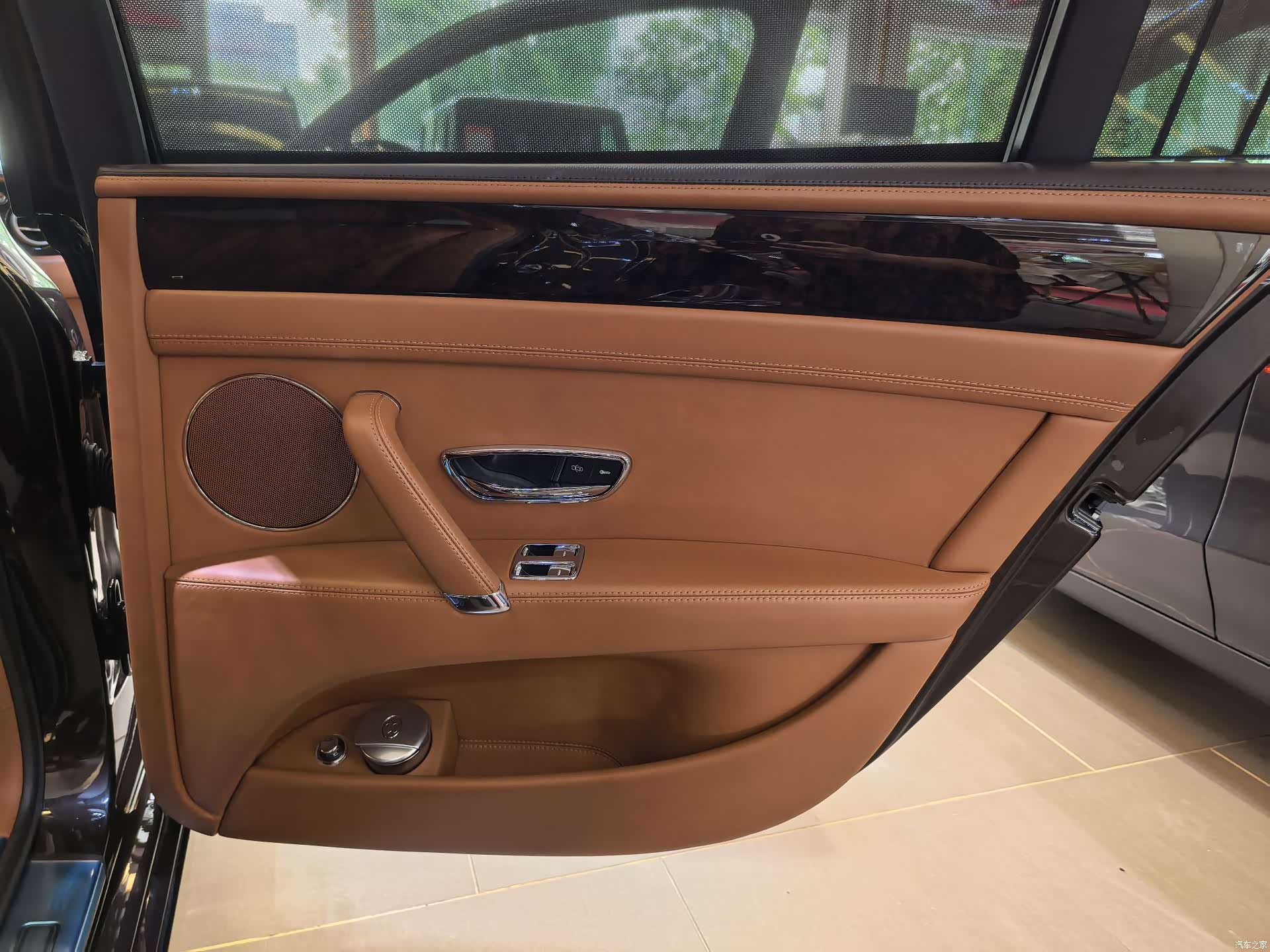 Bentley Flying Spur, 2017 11
