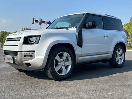 路虎卫士 2022款 90 2.0t p300 虎威雄心版